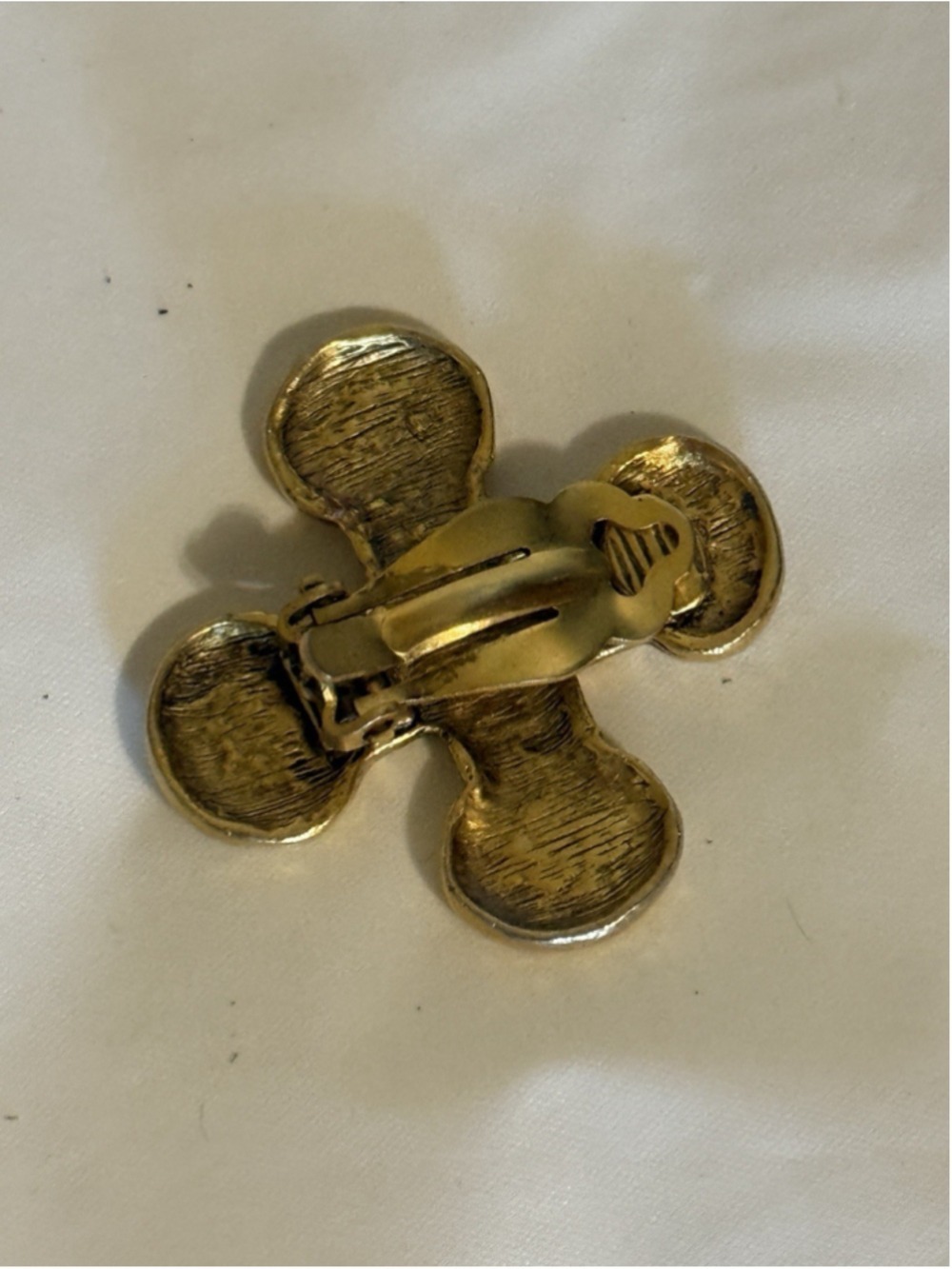 Vintage Shielded French Cross clip on earring French Etruscan - Picture 3 of 7